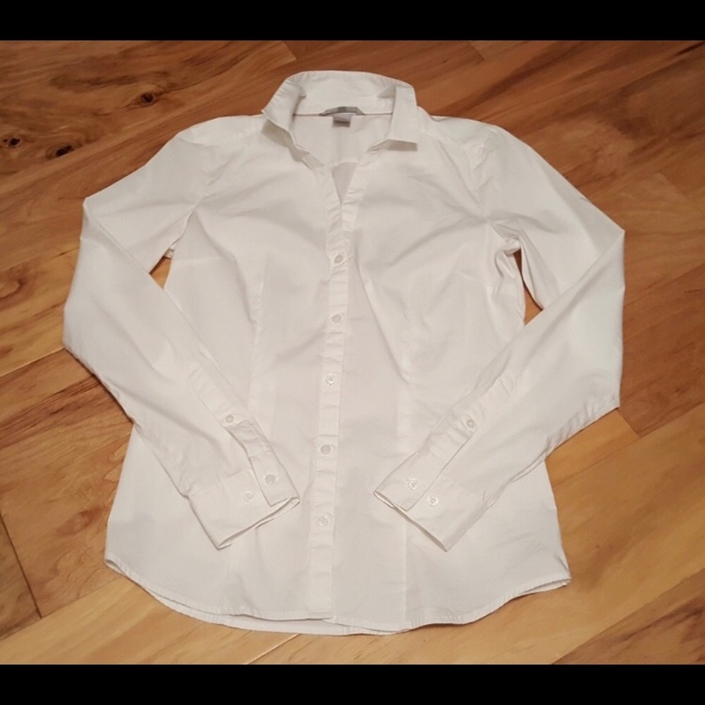 H&M white fitted button down shirt